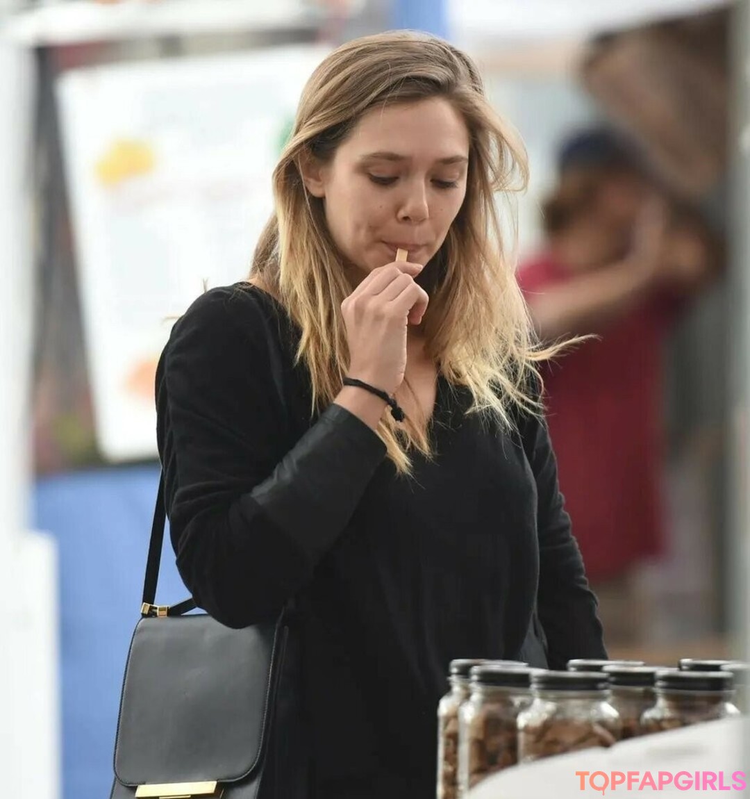 Foto di nudo di fuga di OnlyFans di Elizabeth Olsen #199 Foto di nudo di fuga di OnlyFans di Elizabeth Olsen #199