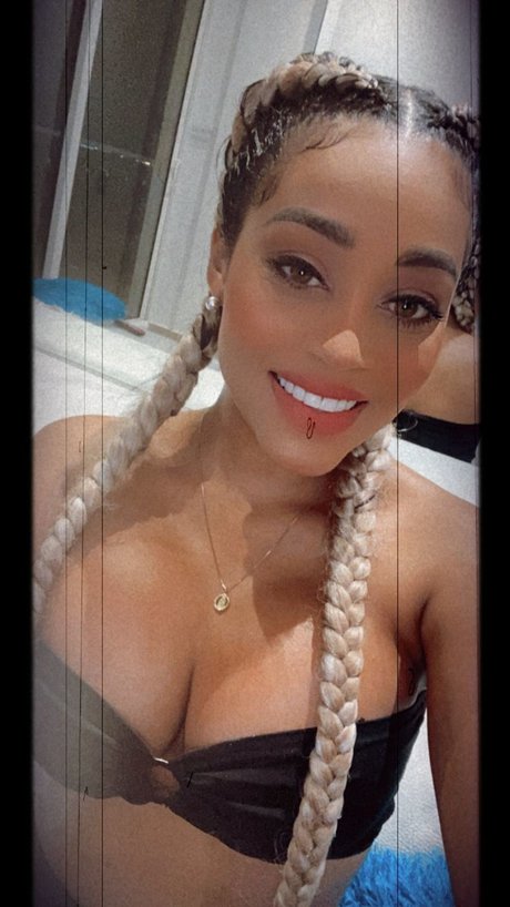 Foto di nudo di fuga di OnlyFans di Leydihilton