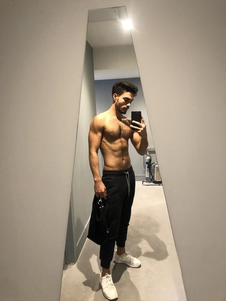 Foto di nudo di fuga di OnlyFans di Lo Cabral