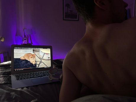 Foto di nudo di fuga di OnlyFans di Lee