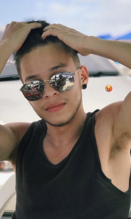 Foto di nudo di fuga di OnlyFans di Enzo