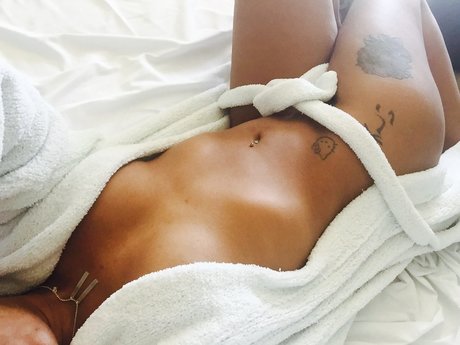 Foto di nudo di fuga di OnlyFans di Peach