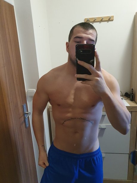 Foto di nudo di fuga di OnlyFans di Lr93