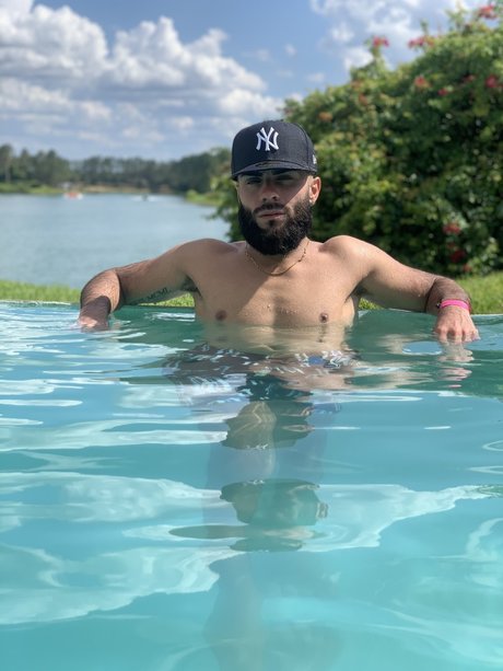 Foto di nudo di fuga di OnlyFans di Theonlylouie