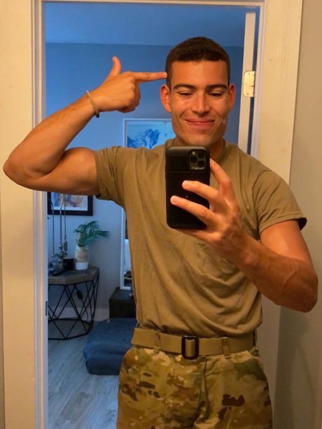 Foto di nudo di fuga di OnlyFans di Master Lorenzo