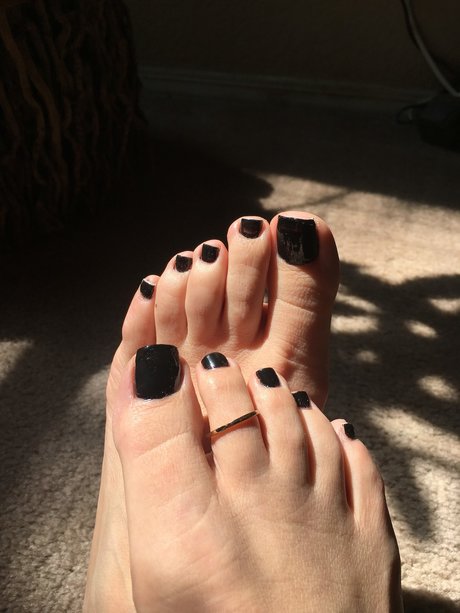 Foto di nudo di fuga di OnlyFans di Lolafeetness