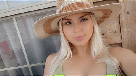 Foto di nudo di fuga di OnlyFans di Lizzyy Pinkk