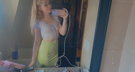 Foto di nudo di fuga di OnlyFans di Lizzie