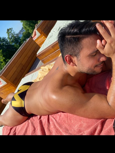 Foto di nudo di fuga di OnlyFans di Lyon