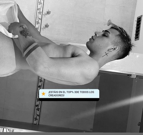 Foto di nudo di fuga di OnlyFans di   