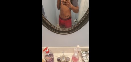 Foto di nudo di fuga di OnlyFans di Malik