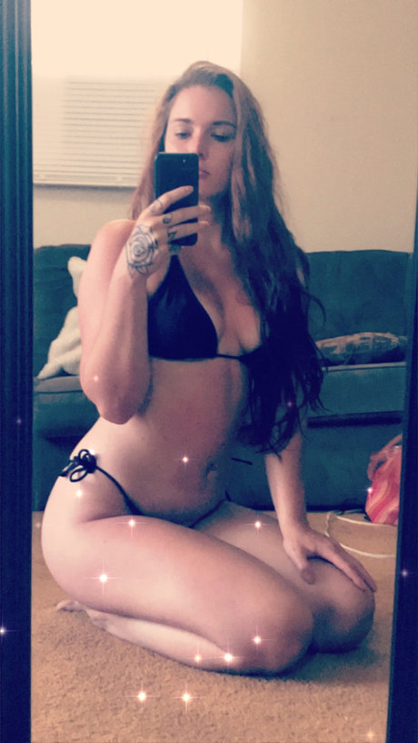 Foto di nudo di fuga di OnlyFans di Mckenzie