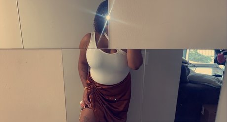 Foto di nudo di fuga di OnlyFans di Xbiracialbittyx