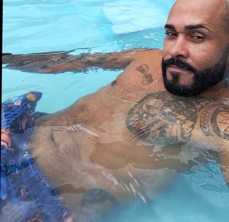 Foto di nudo di fuga di OnlyFans di Maxputokarioca