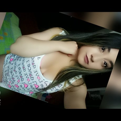 Foto di nudo di fuga di OnlyFans di Auris