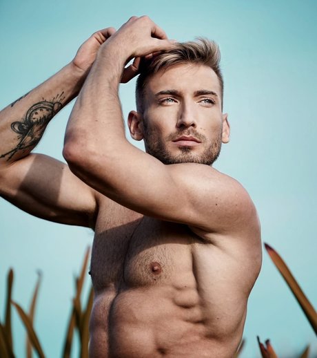 Foto di nudo di fuga di OnlyFans di  Mika Ayden
