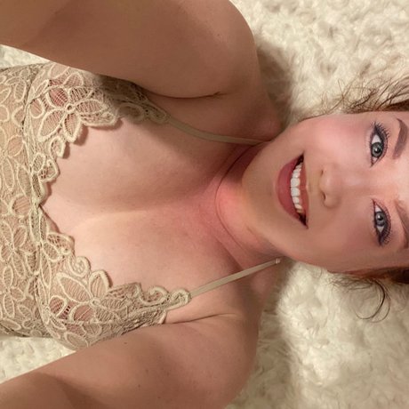Foto di nudo di fuga di OnlyFans di Mom Next Door Lets Sext