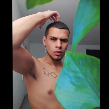 Foto di nudo di fuga di OnlyFans di Alex Martnez
