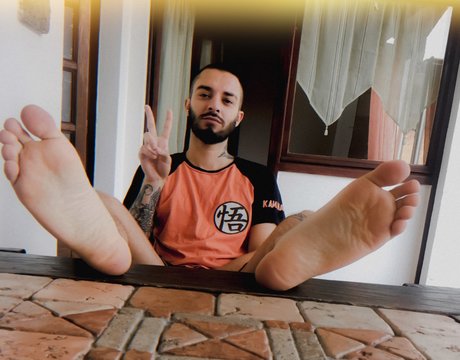 Foto di nudo di fuga di OnlyFans di Roman