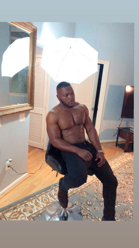 Foto di nudo di fuga di OnlyFans di Mrbachelor
