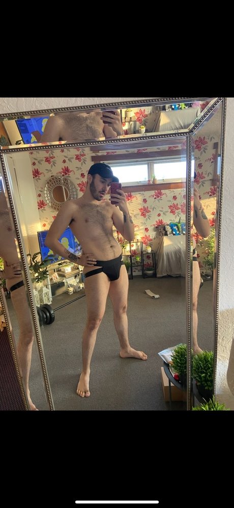 Foto di nudo di fuga di OnlyFans di Naughty Tom