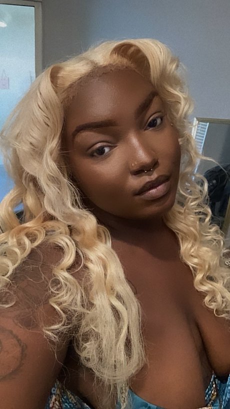 Foto di nudo di fuga di OnlyFans di Nani Mariee