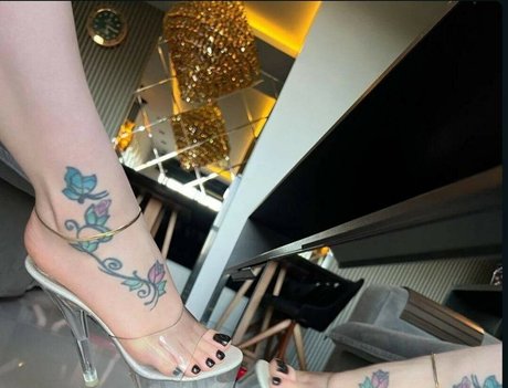 Foto di nudo di fuga di OnlyFans di Loira Feet