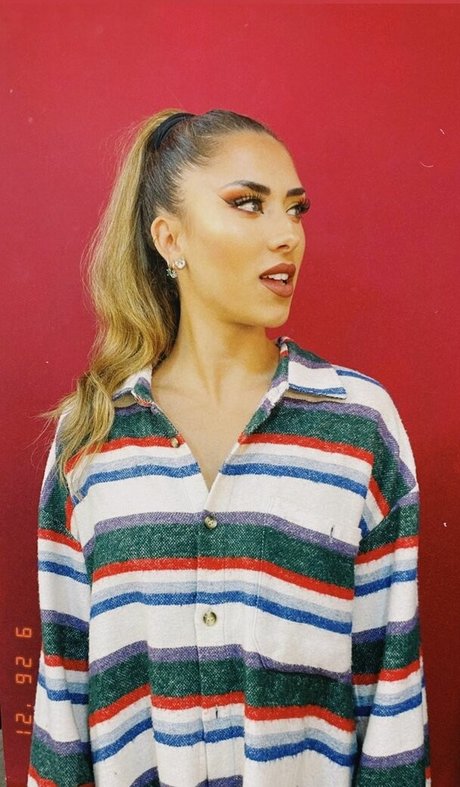 Foto di nudo di fuga di OnlyFans di Gina Llebaria