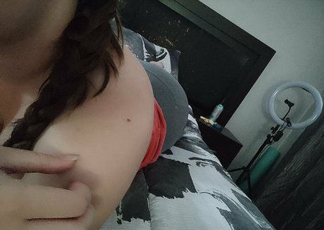 Foto di nudo di fuga di OnlyFans di Forbiddenamara