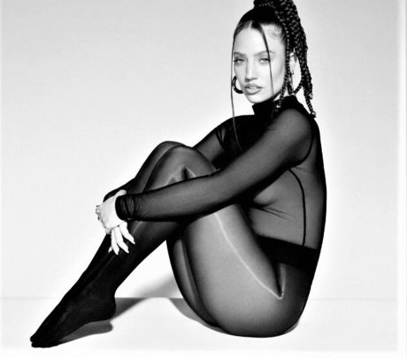 Foto di nudo di fuga di OnlyFans di Jess Glynne
