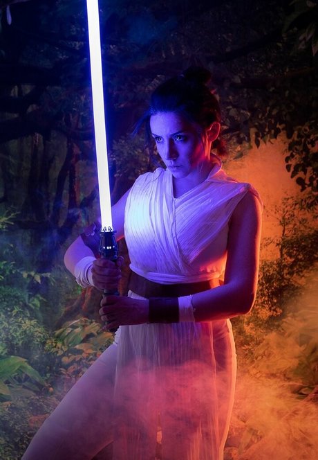 EzySummers Cosplay