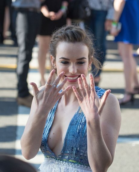 Foto di nudo di fuga di OnlyFans di Elizabeth Henstridge
