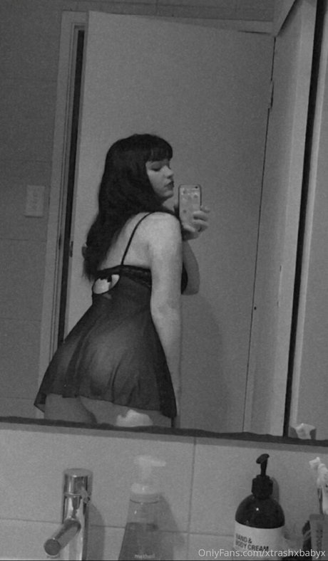 Foto di nudo di fuga di OnlyFans di Xtrashxbabyx