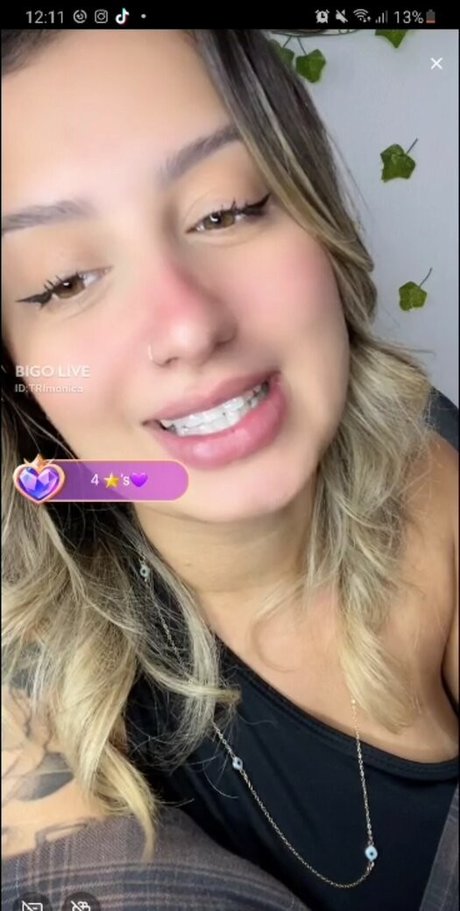 Foto di nudo di fuga di OnlyFans di Trimonica