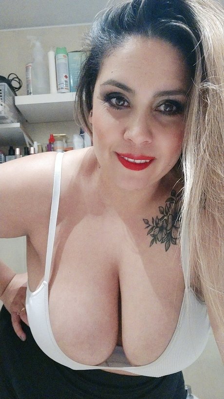 Foto di nudo di fuga di OnlyFans di Alma