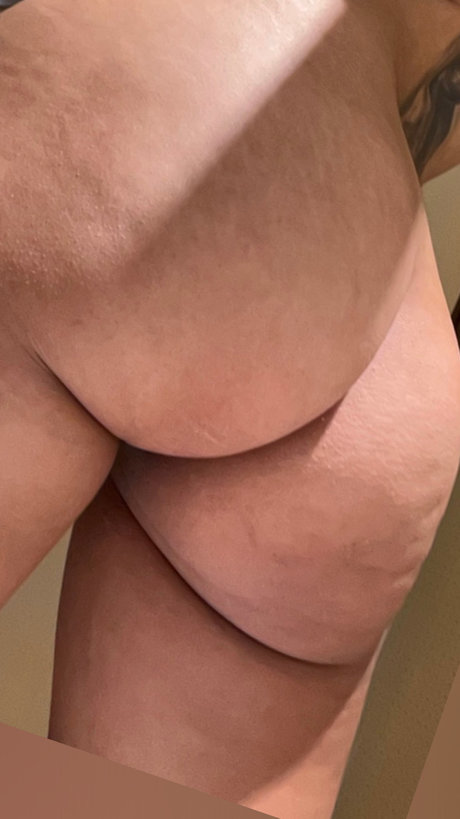 Foto di nudo di fuga di OnlyFans di Niki 