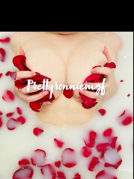 Foto di nudo di fuga di OnlyFans di Prettyronnie