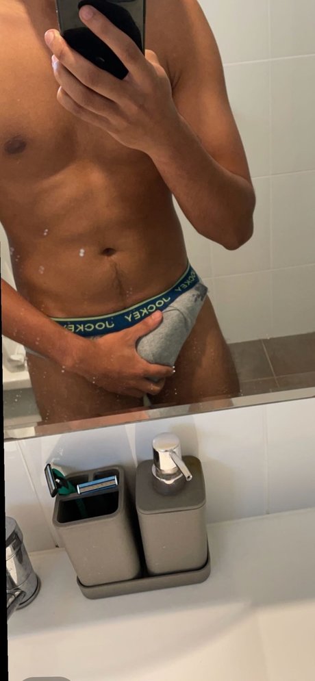 Foto di nudo di fuga di OnlyFans di Pravat Singh