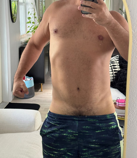 Foto di nudo di fuga di OnlyFans di Strong