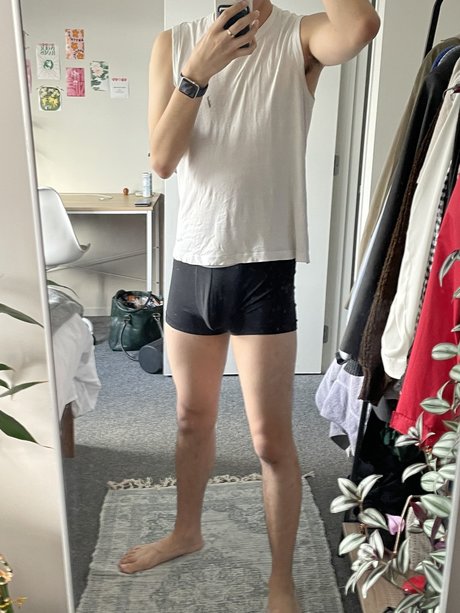 Foto di nudo di fuga di OnlyFans di  Pole