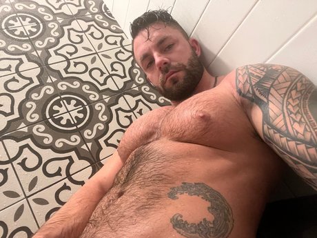 Foto di nudo di fuga di OnlyFans di Him And His