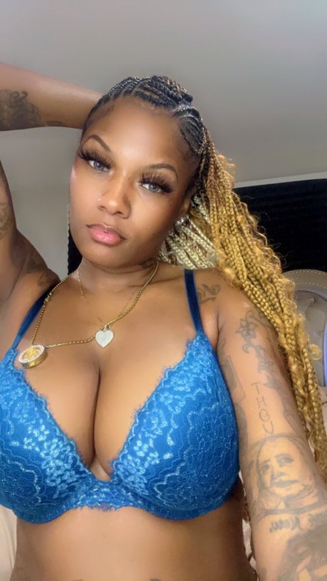 Foto di nudo di fuga di OnlyFans di Phuckyotattzz