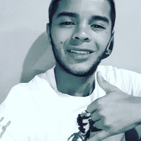 Roberto R Salazar