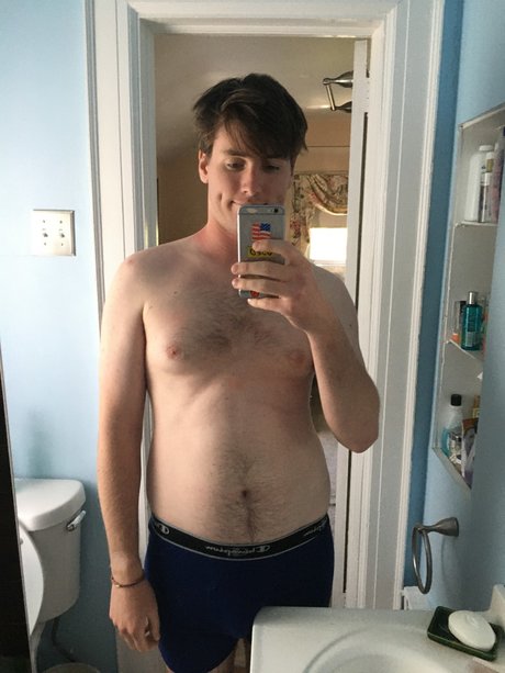 Foto di nudo di fuga di OnlyFans di Eddy Cochring