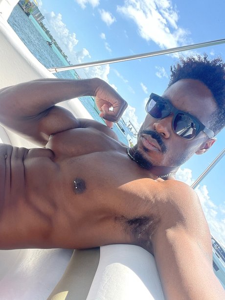 Foto di nudo di fuga di OnlyFans di Ringaling