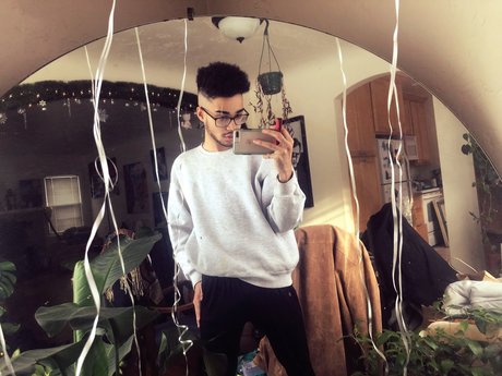 Foto di nudo di fuga di OnlyFans di Riley