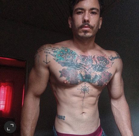 Foto di nudo di fuga di OnlyFans di Hummer 