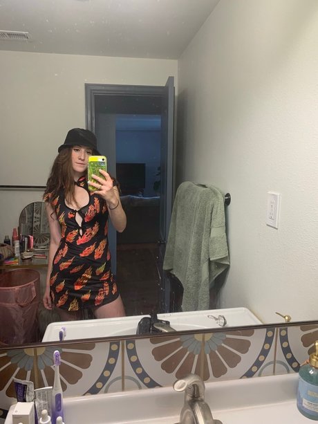 Foto di nudo di fuga di OnlyFans di Retro Russian Doll