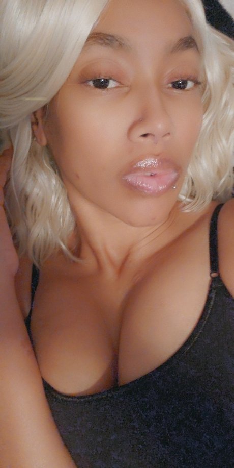 Foto di nudo di fuga di OnlyFans di Redbone