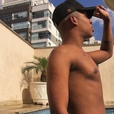 Foto di nudo di fuga di OnlyFans di  Rapha Baiano